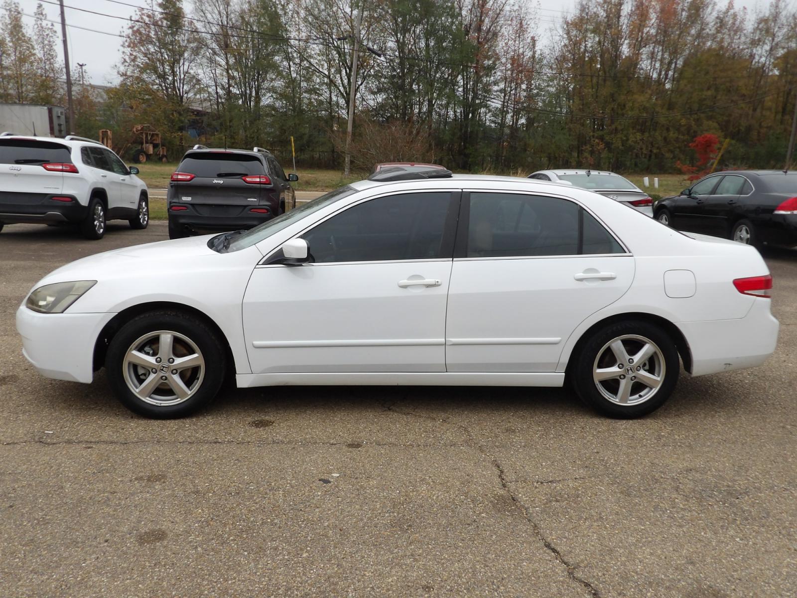 2004 Honda Accord EX-L (1HGCM56894A) with an 2.4L L4 DOHC 16V engine, automatic transmission, located at 401 First NE, Bearden, AR, 71720, (870) 687-3414, 33.726528, -92.611519 - Photo #1